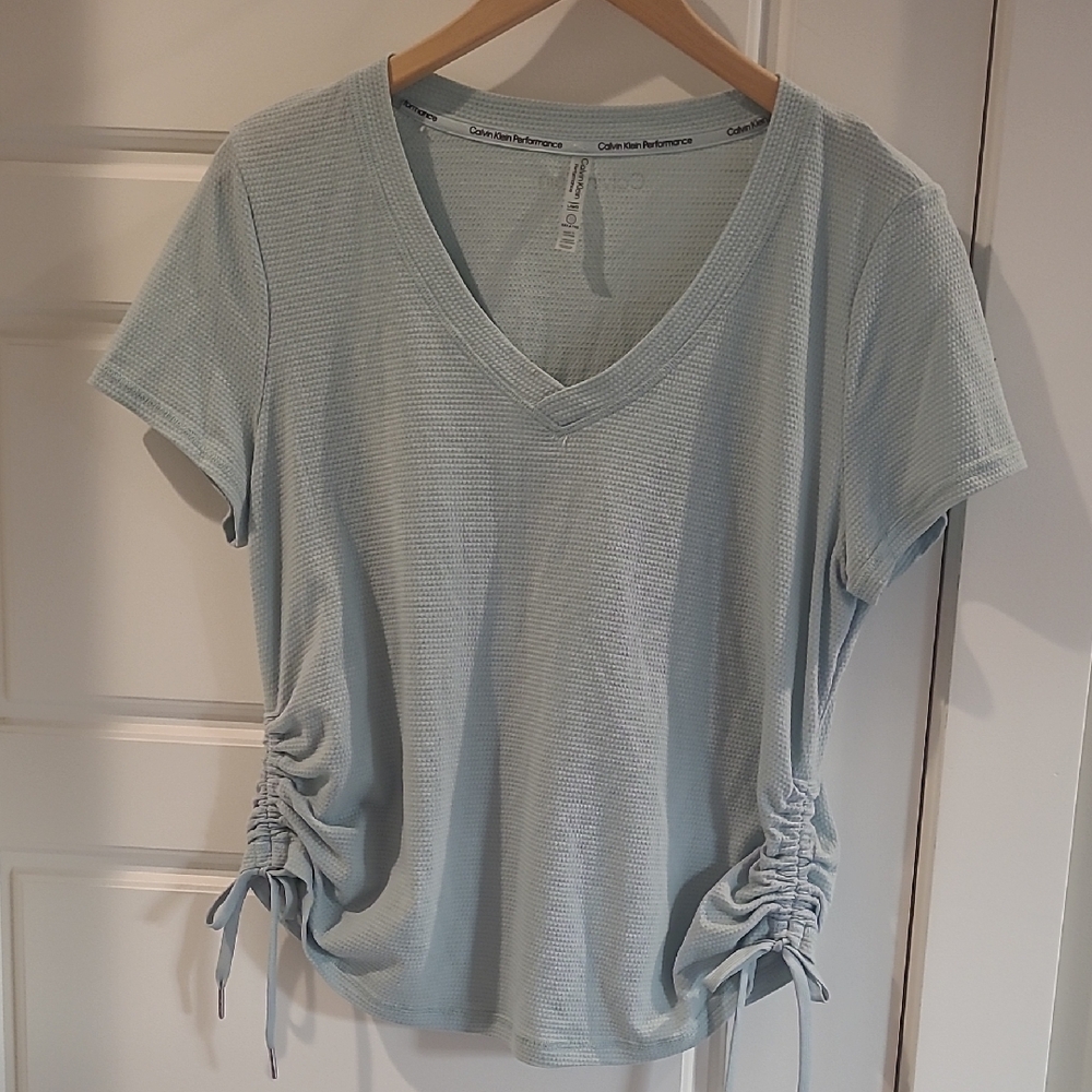 Calvin Klein Performance Tshirt. Size L